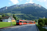 ABe 4/12 bei Schwende vor Felsmassiv Alp Sigel