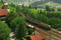 Der Regionalzug 3576 macht Halt in Ausserberg