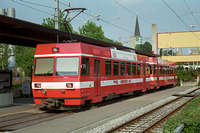Be 4/4 Nr. 17 steht in Wil am Bahnsteig
