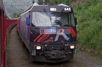 In Sils kommt uns Ge 4/4 III Nr. 645 entgegen