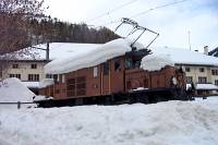 Ge 6/6 I 407 auf dem Denkmalsockel in Bergün