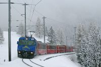 Ge 4/4 III 652 mit RE 1144 oberhalb Bergün