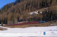 Ge 4/4 III 647 mit RE 1121 bei Bergün