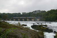 Blick auf die Rheinbrücke mit Re 4/4 450