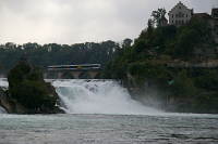 Blick auf die Rheinbrücke mit Gtw 2/8