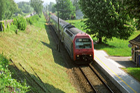 Eine Re 450 am Haltepunkt Hurden am Zürichsee