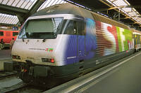 Re 460 032 mit Werbung für das Schweizer Fernsehen