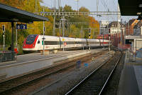 Ein RABDe 500 fährt aus Konstanz kommend in den Bahnhof Kreuzlingen ein