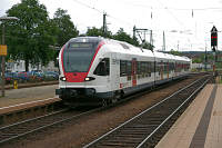 RABe 526 651 fährt als RB 36518 in den Singener Bahnhof ein