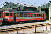 Vor der Werkstatt in Samstagern steht ABe 4/4 Nr.13