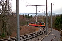 Soeben hat der Zug die Bergstation verlassen