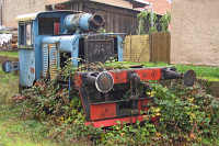 Kleine, alte Lok im Bahnhof Ottrott