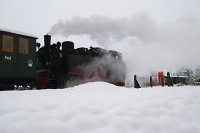 Der Zug mußte noch um zwei Wagen verlängert werden.
