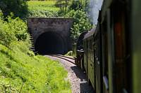 ... hinein in den 805 Meter langen Buchberg-Tunnel.