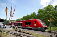 641 015 wartet in Weizen auf Fahrgäste.