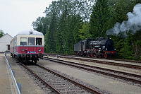 Die P8 neben dem Esslinger Triebwagen VT 3 in Blumberg-Zollhaus.