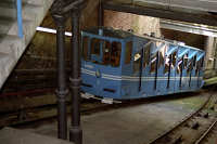 Einfahrt von Wagen 1 in die Zwischenstation Schloß.