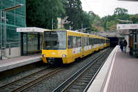 An der Haltestelle Bopser taucht Wagen 3153 aus dem Tunnel auf. Er ist auf der Fahrt zum Killesberg.