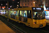 Wagen 3332 legt am Olgaeck einen kurzen Stopp ein.