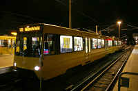 Im Möhringer Bahnhof steht DT 8.8 3198 als U5 nach Mönchfeld bereit.