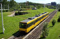 Der DT 8.6 3145 ist eben aus der Haltestelle Mineralbäder ausgefahren. Er ist auf der Linie U14 unterwegs nach Remseck.