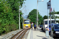 Wagen 1001 vor der Haltestelle Nägelestraße