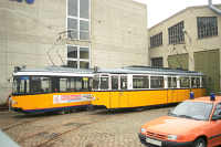 Wagen 13 und 15 stehen vor der Remise in der Bleicherwalk-Straße.