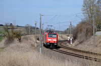 146 238 fährt mit dem RE 4723 nach Konstanz an Klengen vorbei