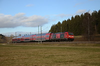 146 236 mit dem RE 4724 bei Aufen