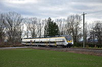 8442 204 an einem Bahnübergang