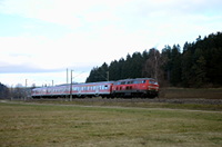 218 438 zieht den RE 22327 bei Aufen Richtung Donaueschingen