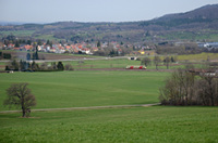 Ausblick von der Straße zum Hohenzollern auf Hechingen mit einem unbekannten RS nach Albstadt.