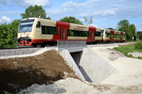 VT 202 und 204 auf einer neuen Betonbrücke