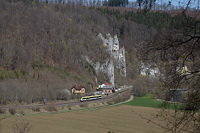 Ein Coradia LINT (Baureihe 622) der HzL/SWEG durchfährt den ehemaligen Bahnhof Inzigkofen.