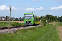 VT 365 vor den Häsern von Münchingen