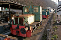 Zwei Maschinchen der Heidelberger Zement AG vom Kalkwerk Istein.