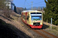 VT 234 ist auf den Gleisen der Trossinger Eisenbahn unterwegs