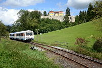 VT 410 und VS 220 unterhalb der Gedenkstätte Grafeneck ...