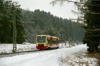 VT 244 des HzL-Ringzugs unterwegs zwischen Trossingen Stadt- und Bundesbahnhof.